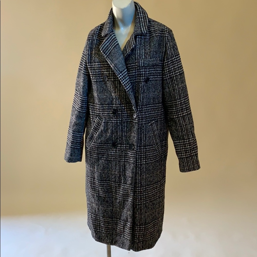 Super cute plaid pea coat with lining size M